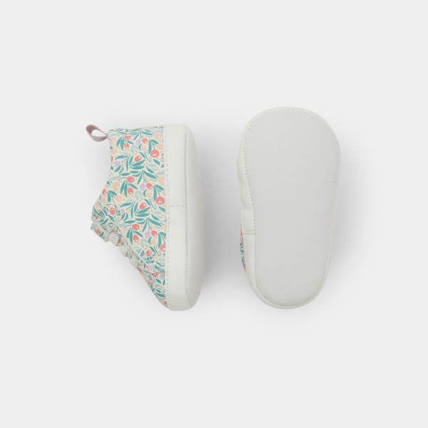 حذاء رياضي من القماش برسوم أزهار، باللون الأبيض لحديثي الولادة